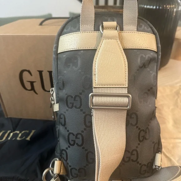 Authentic Gucci Off The Grid GG Nylon Backpack Bag in Grey and Cream - Picture 5 of 7